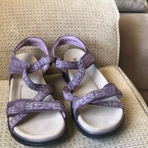 Taos Size 11 Purple sandals